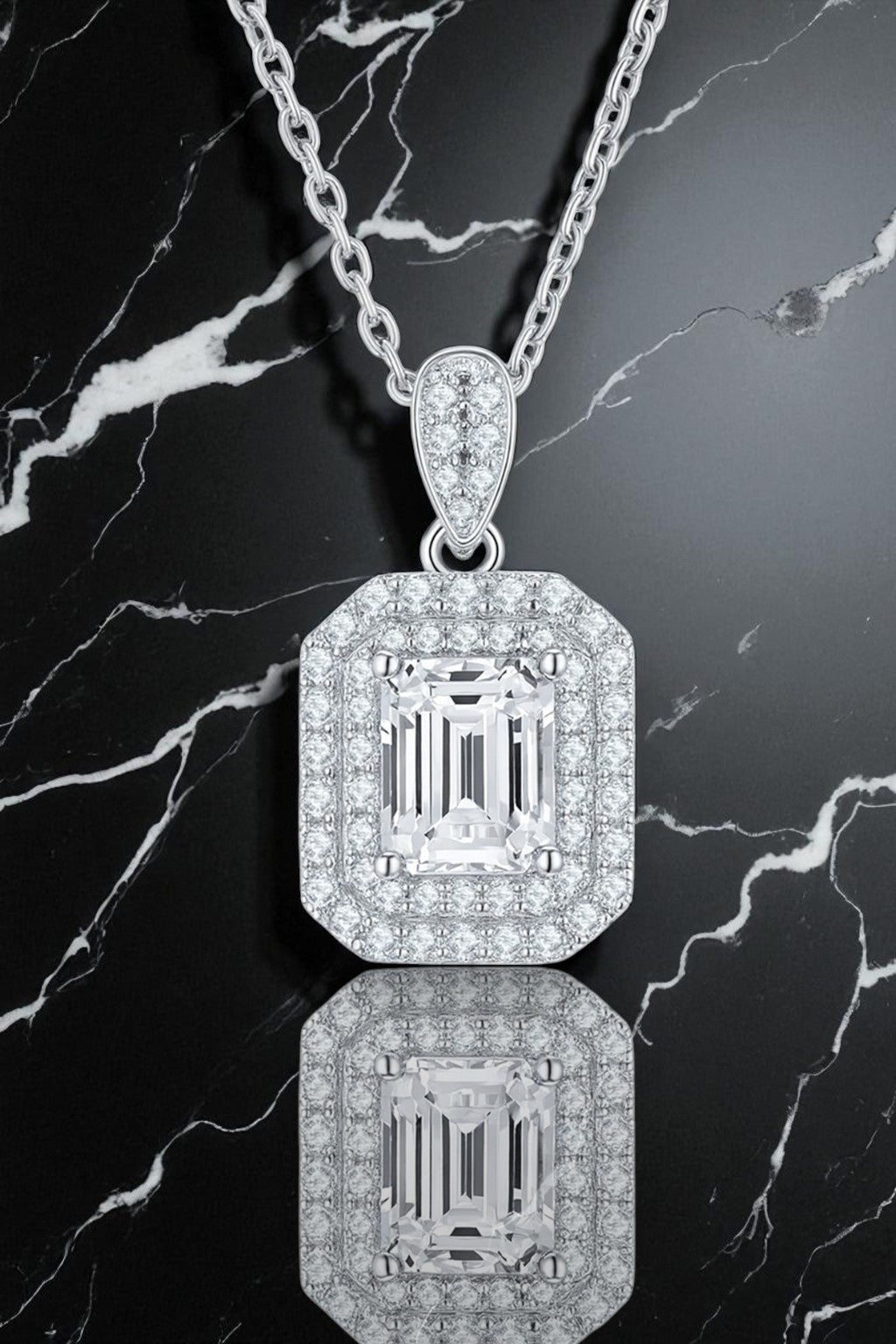 Lara Emerald Halo Pendant 1ct