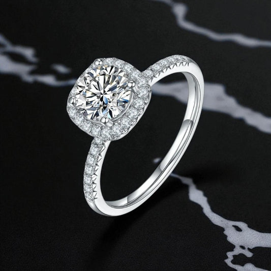 Cushion Halo Round-Cut Ring