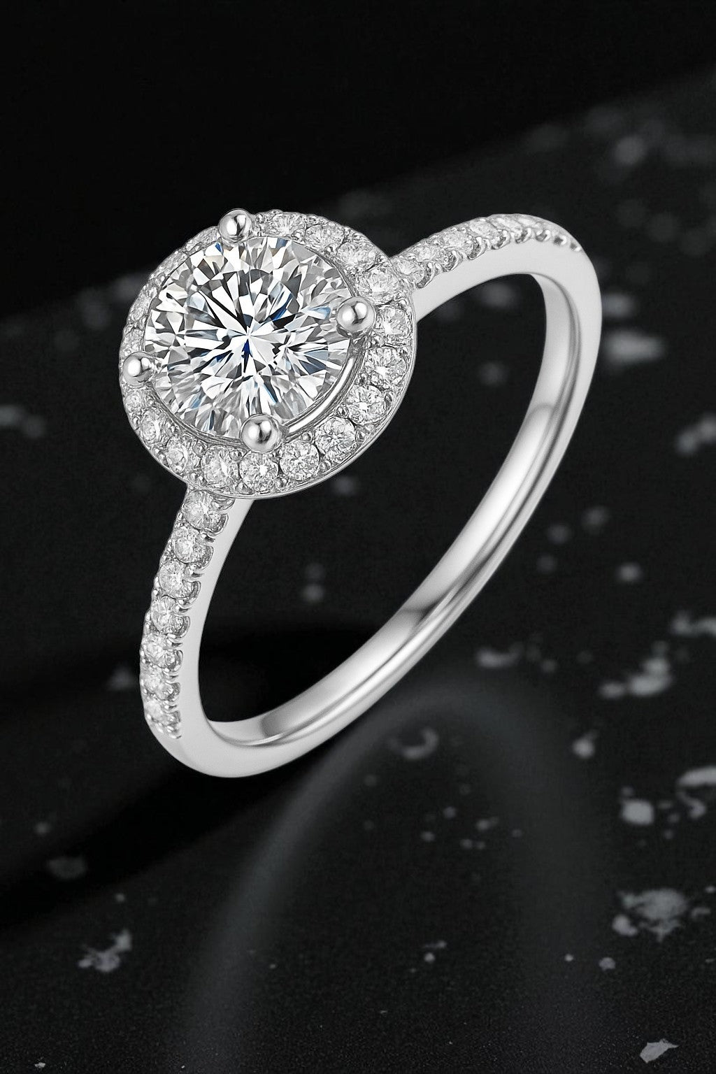 Classic Round Halo Diamond Engagement Ring 1ct