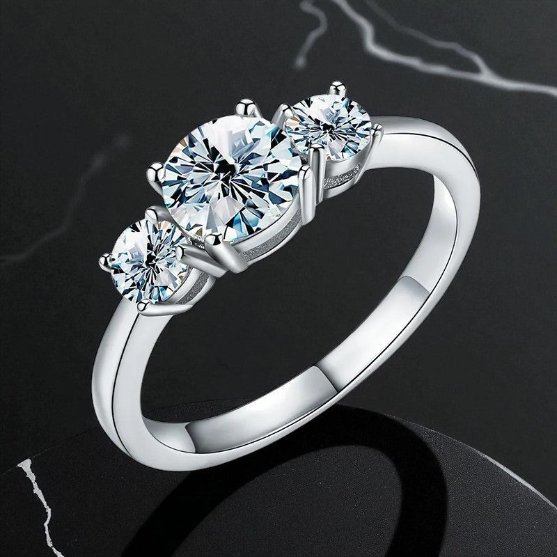 Three-Stone Round Brilliant Ring 1ct