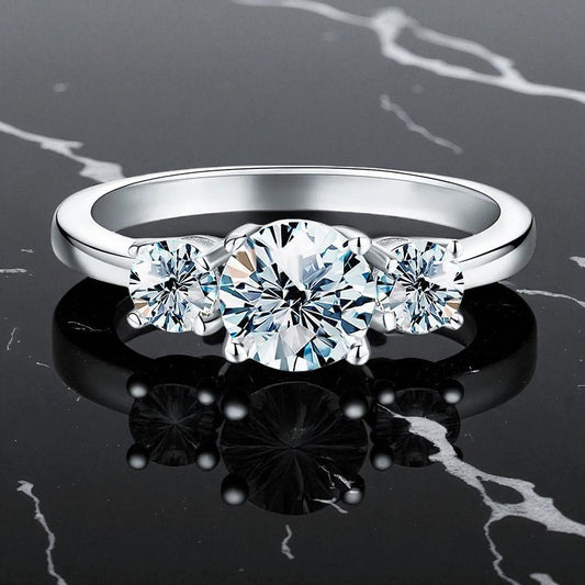 Three-Stone Round Brilliant Ring 1ct