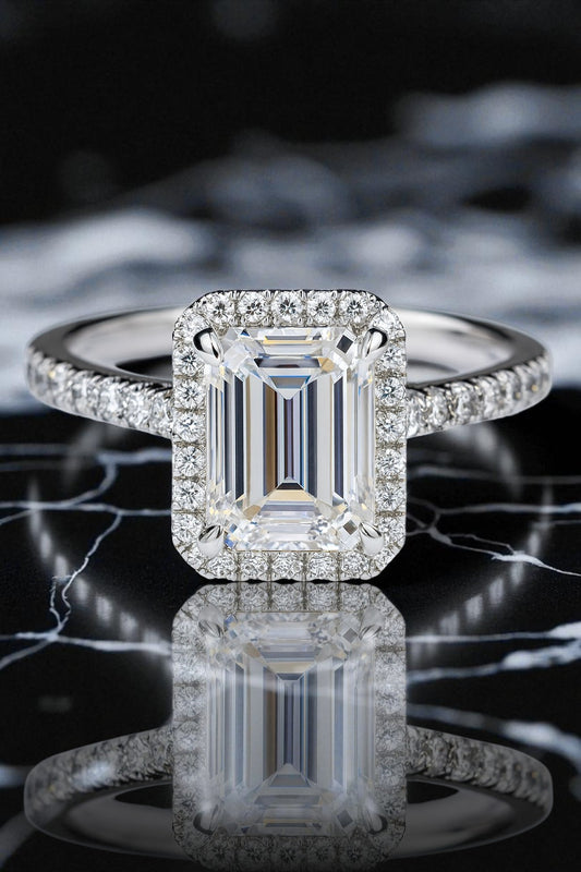 Emerald-Cut Halo Ring 1ct